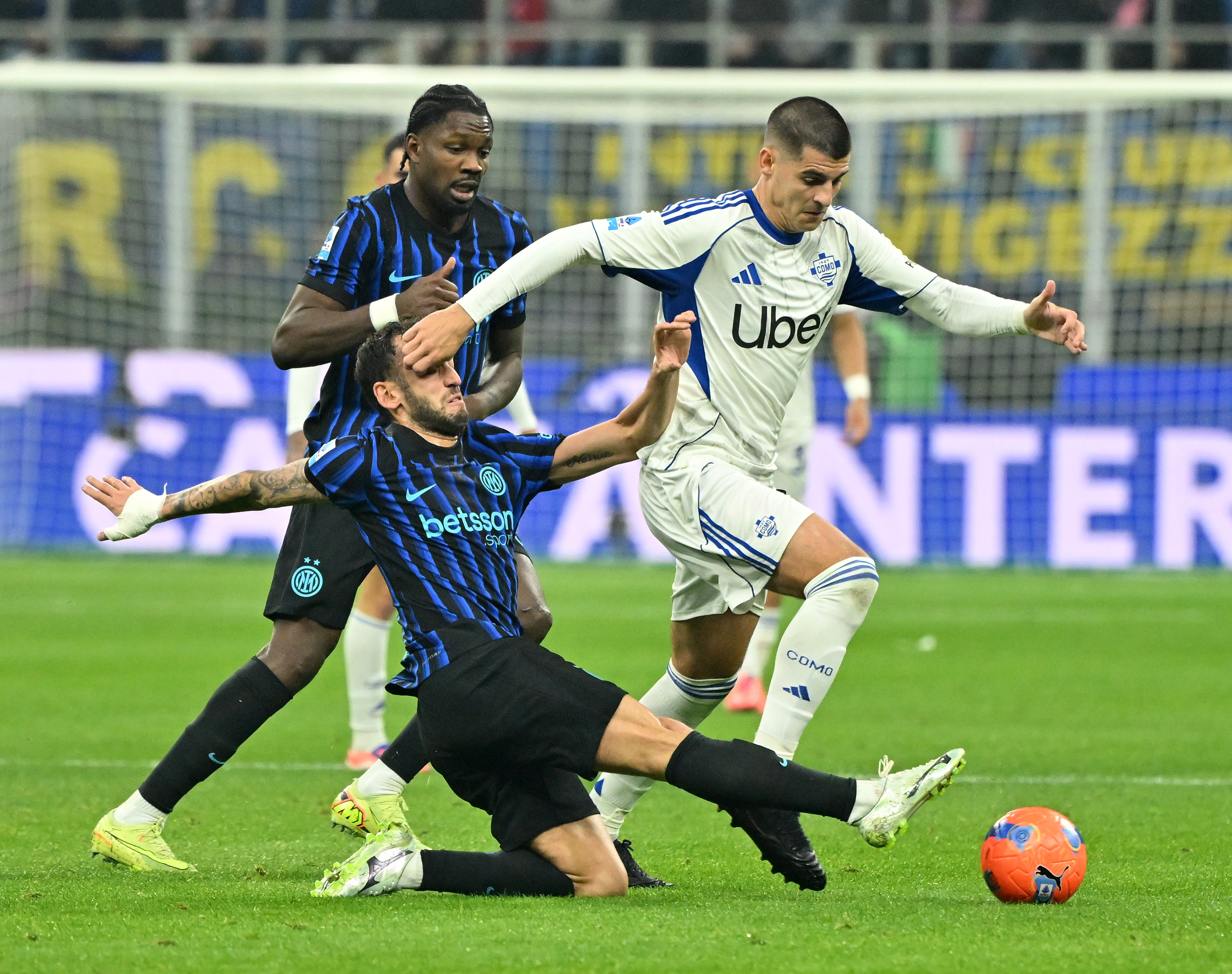 亚博_国际米兰意甲击败萨索洛图拉姆单刀破门(意甲国米对萨索洛)